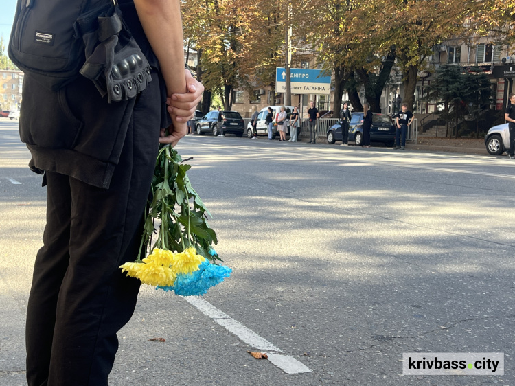 Живий коридор на честь полеглого захисника Данила Настича: як криворіжці прощалися з «Рижим»