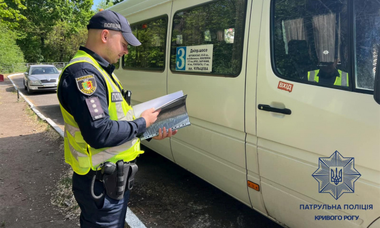 Перевірка роботи автоперевізників у Кривому Розі - фото Патрульної поліції Кривого Рогу