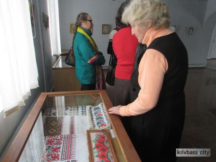 В Кривом Роге открылась выставка вышитых картин мастериц из разных регионов Украины (ФОТОРЕПОРТАЖ)