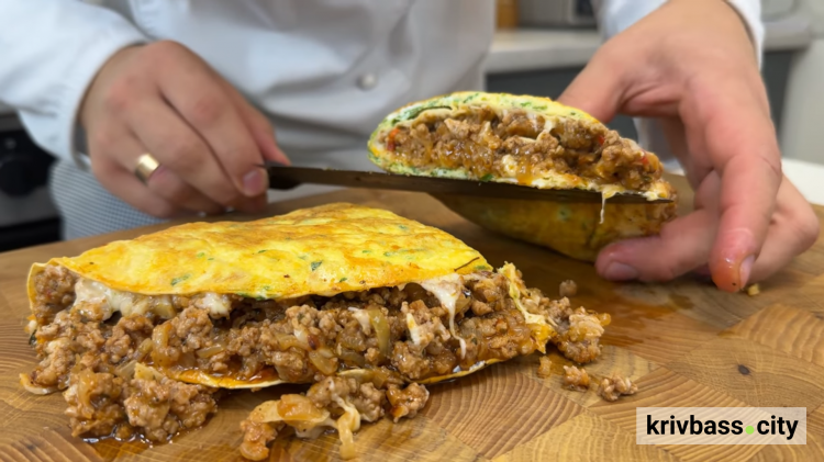 Сніданок для всієї родини з лаваша та фаршу - фото скріншот з відео
