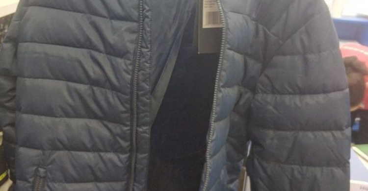 Хотел утеплиться: в Кривом Роге мужчина пытался украсть из магазина куртку