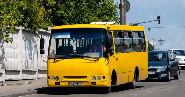 Пасажирський автобус - фото ілюстративне з відкритх джерел
