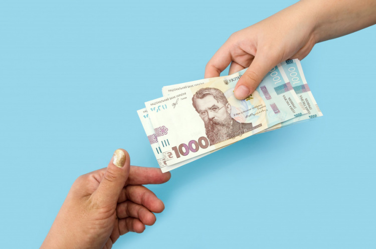 Грошова допомога від держави у серпні: хто з криворіжців зможе отримати 650 грн