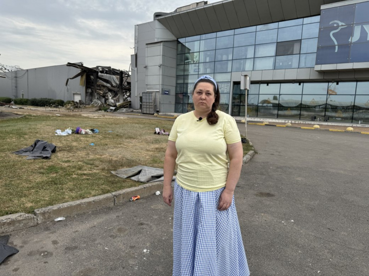 За кілька метрів від епіцентру вибуху: як мешканка Кривого Рогу вижила під час удару по ТРЦ