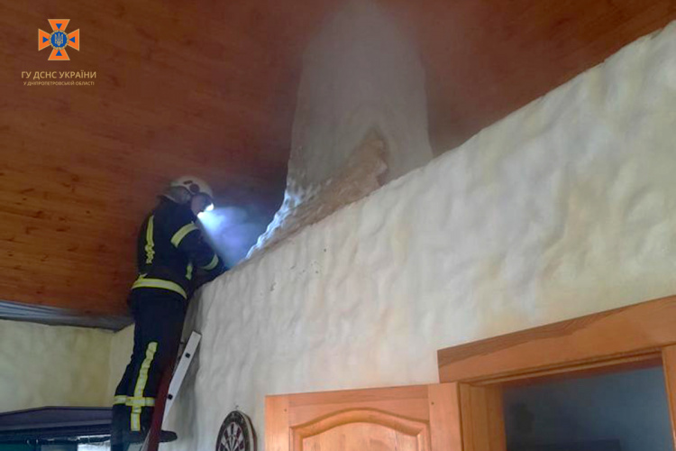 У перший день нового року рятувальники гасили пожежу у лазні на Криворіжжі