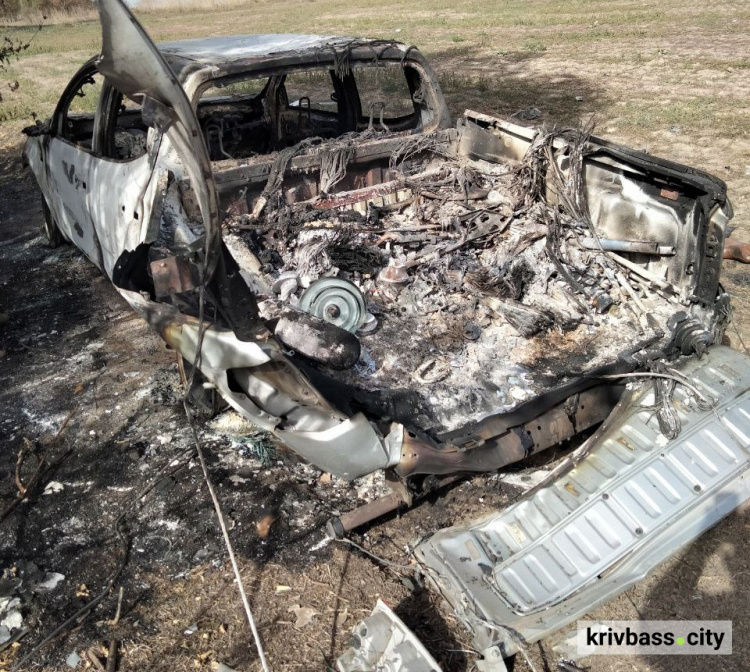 На Дніпропетровщині росіяни обстріляли автівку бригади енергетиків під час ремонтних робіт (фото)