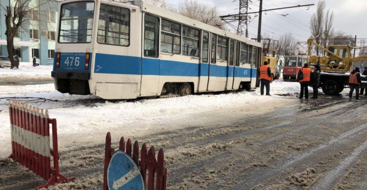 Из-за непогоды в Кривом Роге трамваи сходят с рельсов (ФОТО)