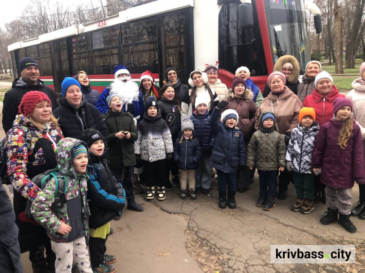 Вулицями Кривого Рогу разом зі Святим Миколаєм: у місті відбулася святкова трамвайна екскурсія 