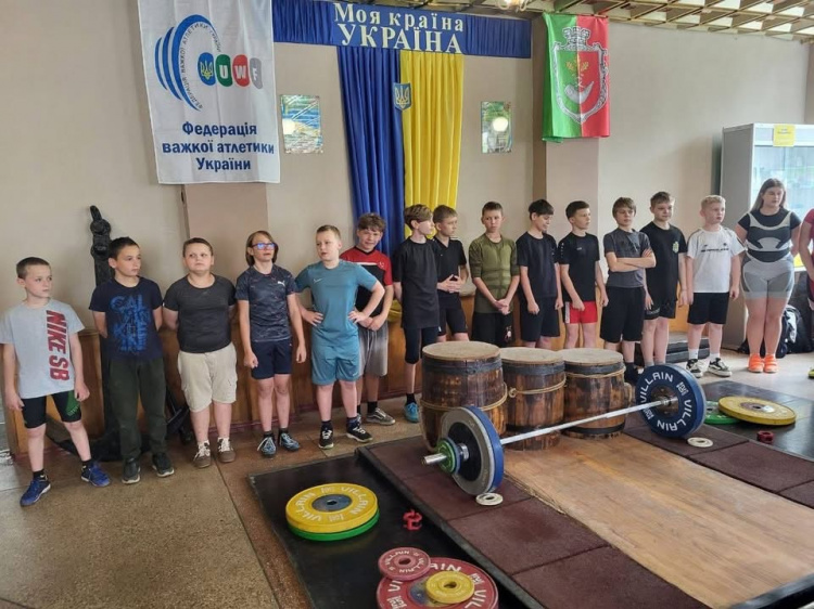Майбутні чемпіони України: до Дня міста у Кривому Розі провели турнір з важкої атлетики серед дітей