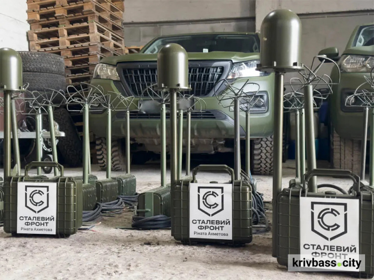 Сталевий фронт Ріната Ахметова передав Нацгвардії нову партію систем зв’язку та радіоелектронного захисту