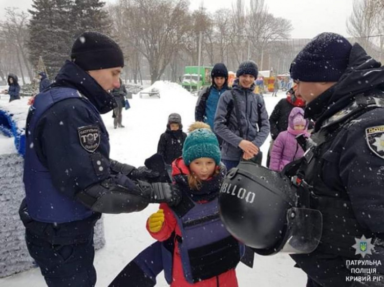 Рождество с полицейскими: в Кривом Роге провели веселый и интересный праздник (фото)