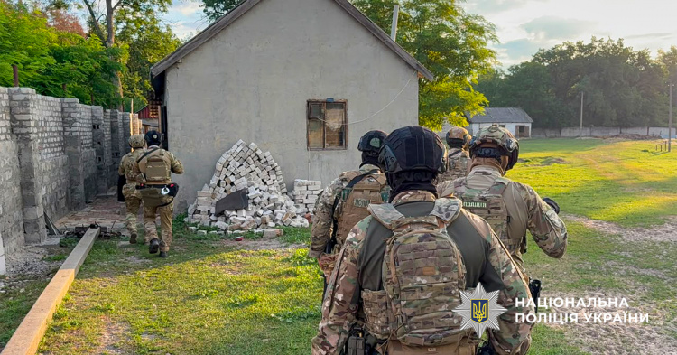 Працювали за чітким планом: у Дніпрі викрили мережу збуту канабісу