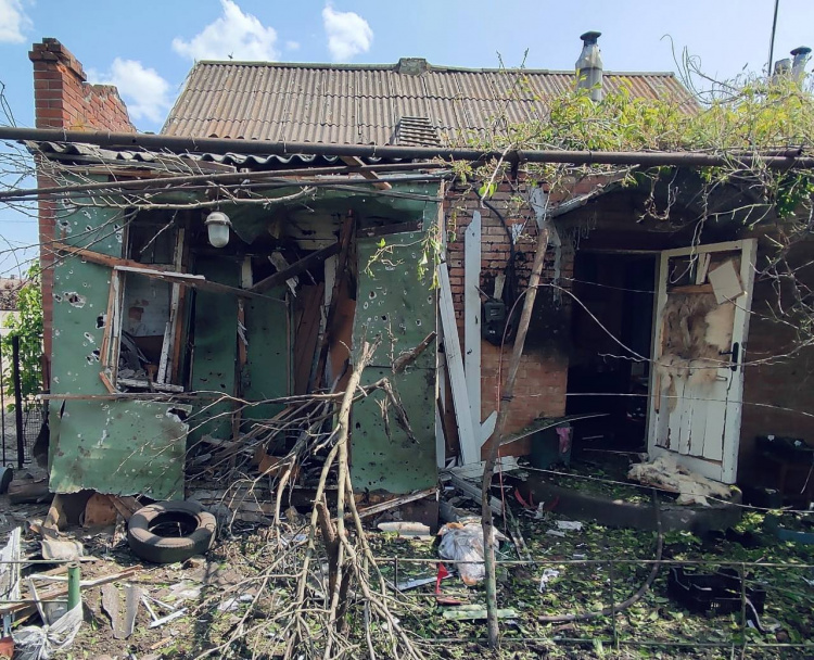 Медики борються за життя 57-річного чоловіка: наслідки російської атаки на Дніпропетровщину – фото