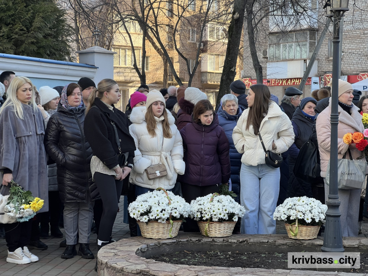 Рідні по життю - рідні на небесах: у Кривому Розі попрощалися з загиблими внаслідок ракетного обстрілу 17 січня