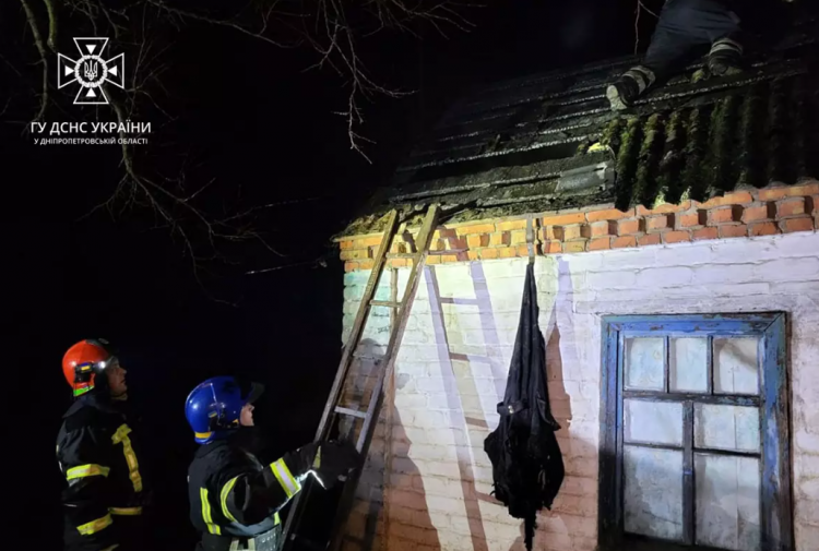 У Криворізькому районі рятувальники загасили пожежу житлового будинку