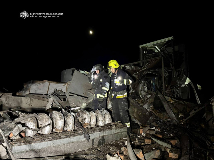 У Дніпрі спалахнули пожежі після російських атак 3 жовтня: є постраждалі