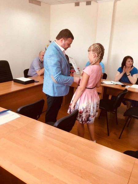 Сироту из Кривого Рога поощрили стипендией Днепропетровской области (ФОТО)