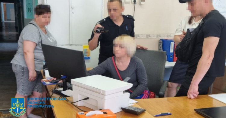 На Дніпропетровщині ексбухгалтерка ліцею привласнила мільйон гривень: що кажуть правоохоронці