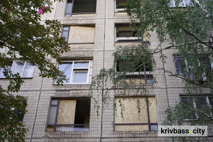 Комунальники, волонтери і місцева влада: у Кривому Розі працює штаб допомоги постраждалим через обтсріл росіян 7 вересня