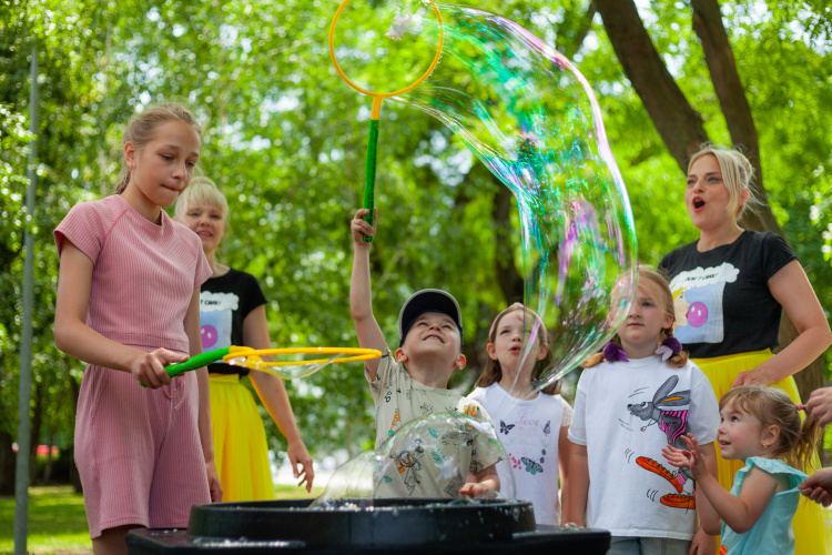 Майстер-класи для дітей: Криворіжгаз влаштував бульбашкове свято