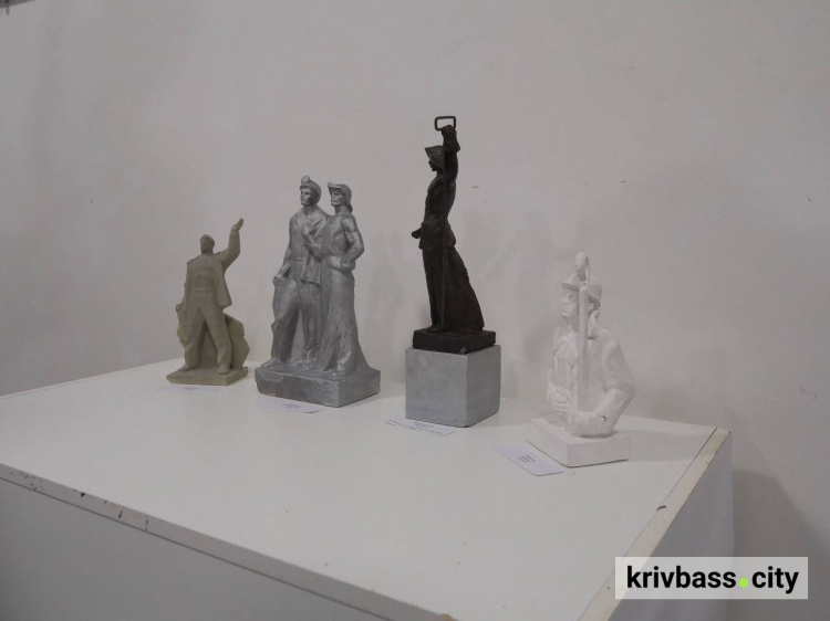 Його роботи знає кожен криворіжець: у місті відкрили меморіальну дошку скульптору Олександру Васякіну