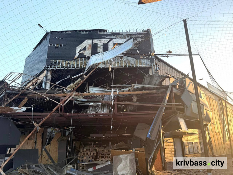 Супермаркет, будинки й авто понівечені: що відомо про нічну атаку на Дніпропетровщину
