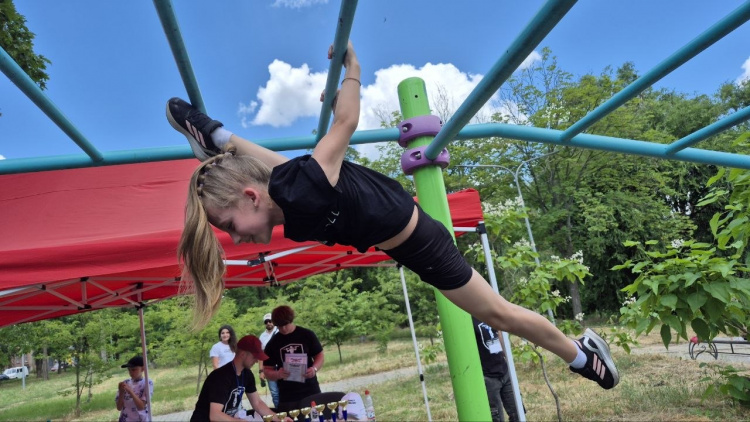 Новий рекорд у Кривому Розі: 8-річна дівчинка підкорила міський чемпіонат зі street workout 
