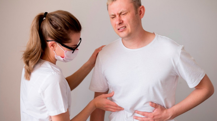 Не тільки цироз: медики розповіли, як алкоголь шкодить печінці