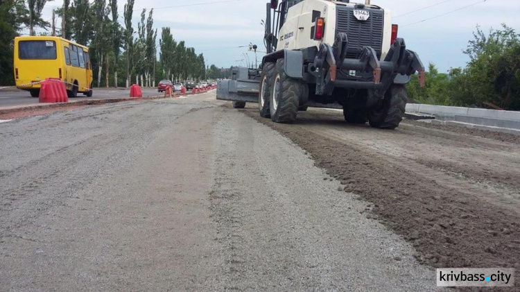 «К сожалению, не можем клонировать рабочих»: власти рассказали о ремонте дорог в Кривом Роге (ФОТО)