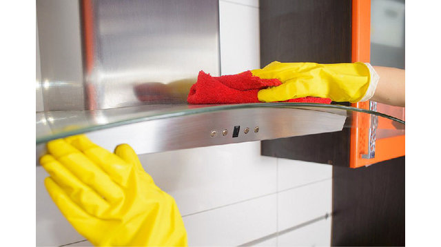 Чим відмити кухонну витяжку від жиру: найкращі домашні засоби