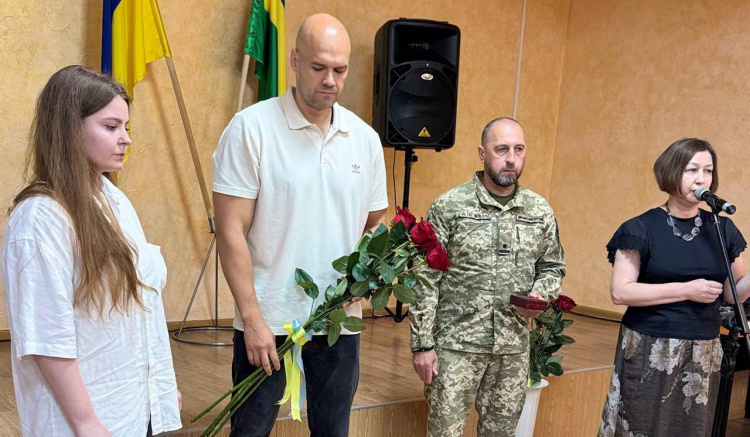 На Криворіжжі родинам полеглих Захисників вручили державні нагороди - фото Дмитро Невеселий