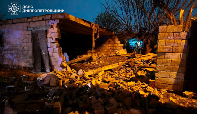 Наслідки російських обстрілів Дніпропетровщини - фото ДСНС Дніпропетровщини
