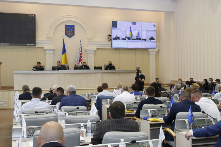 Спортзал для ветеранів і житло для захисників і дітей-сиріт: Кривий Ріг отримав 143 млн грн з обласного бюджету