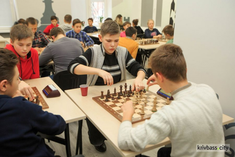 Интеллектуальные игры: в Кривом Роге открылся новый шахматный клуб (фото)