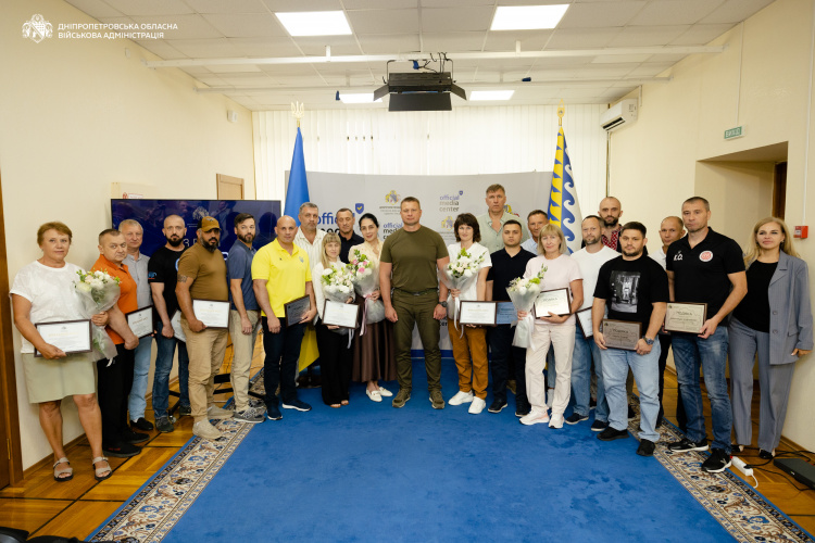 Провідних тренерів Кривого Рогу відзначили обласними нагородами: подробиці