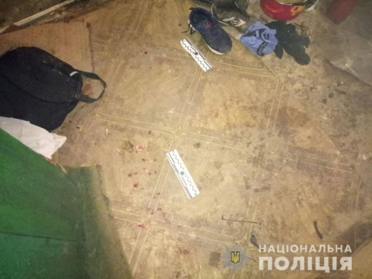 На Днепропетровщине несовершеннолетние в масках избили и ограбили соседа (фото)