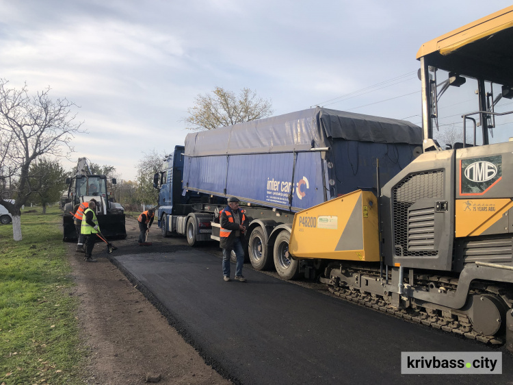 Для розвитку сільської інфраструктури: Метінвест допомагає Карпівській громаді впорядковувати дороги