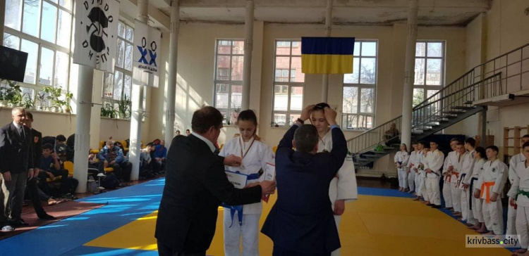 Юные криворожанки показали мастерство на соревнованиях по дзюдо в Днепре (ФОТО)