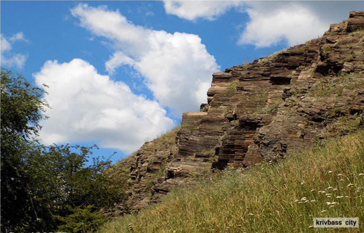 Ековікенд на скелях МОДРу: криворіжців запрошують корисно провести час на природі