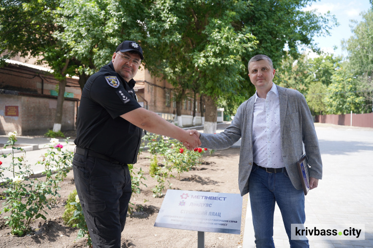 До Дня Конституції у Донецькому державному університеті внутрішніх справ відкрили стройовий плац, створений за сприяння Метінвесту