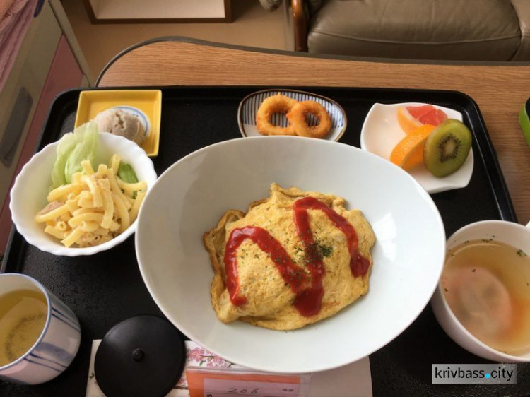 Как в ресторане: пациентка показала, чем ее кормили в японском роддоме (ФОТО)
