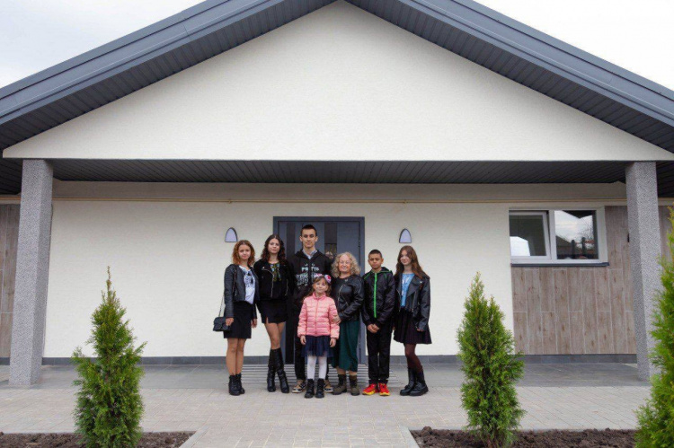 Новий будинок для багатодітної родини - фото виконкому Довгинцівської райради