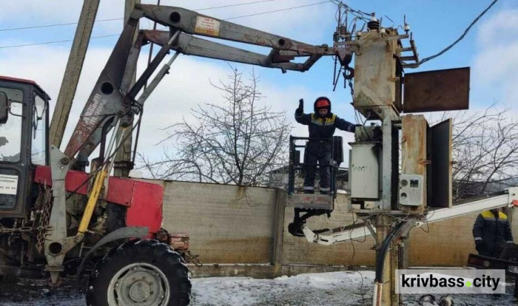 Обстріли по енергетиці Дніпропетровщини продовжуються: як повернули світло тисячам родин області