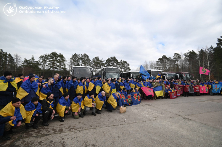 Повернулися додому після років в російському полоні: серед звільнених — 36 захисників з Дніпропетровщини