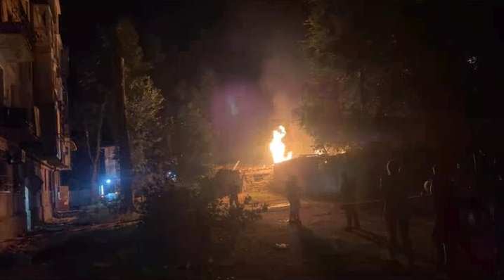 Поранені, пожежі та пошкоджені будинки: у Кривому Розі росіяни вгатили по житловій забудові