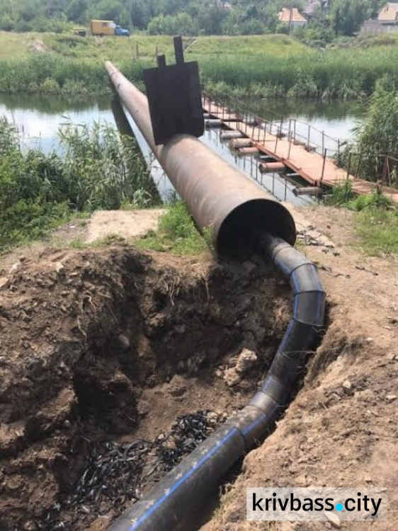 "Кривбассводоканал" обновил аварийный водовод над Ингульцом (ФОТО)