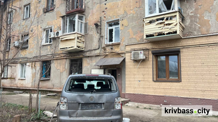 Росіяни вдарили безпілотниками по житловим будинкам у Кривому Розі 17 грудня: ФОТО наслідків