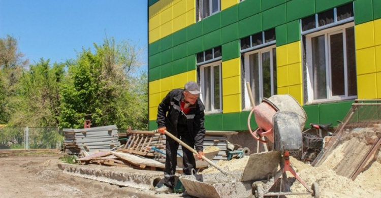 В селе Глееватка Криворожского района построен новый спортзал для 310 детей (ФОТО)