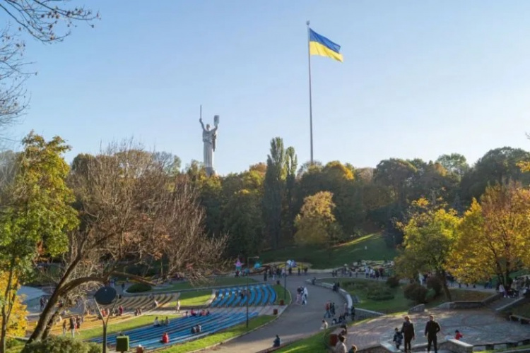 Скільки працюватимемо у жовтні: календар вихідних і свят - фото з відкритих джерел