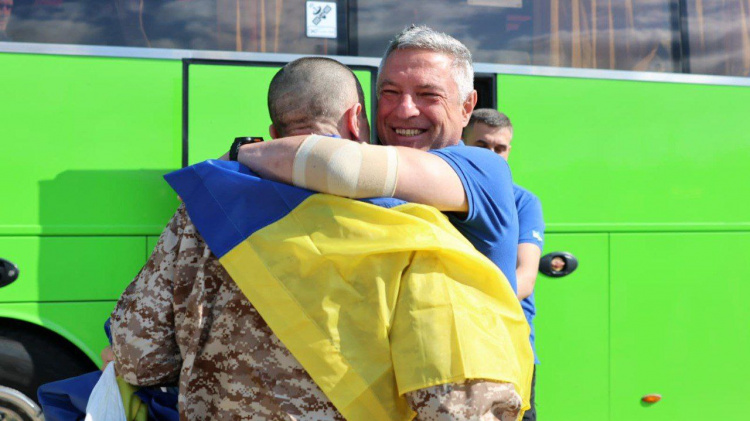 26 червня 2 захисників з Криворіжжя повернулися з ворожого полону - фото пресслужби Криворізької РВА